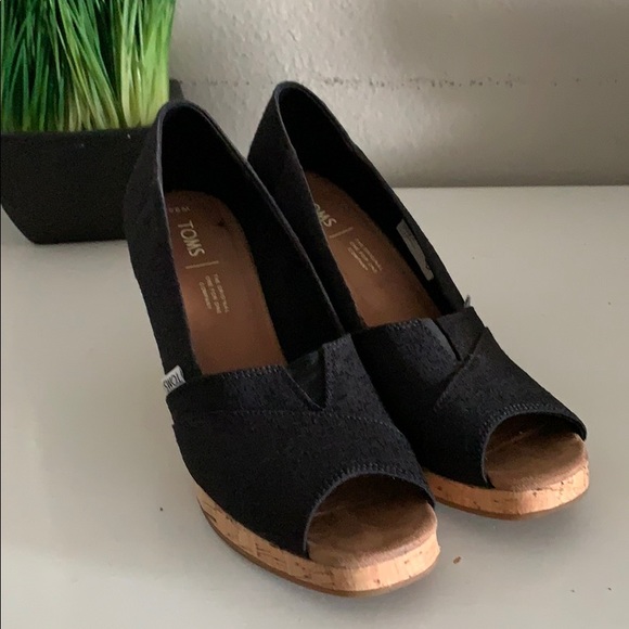 toms classic wedge black